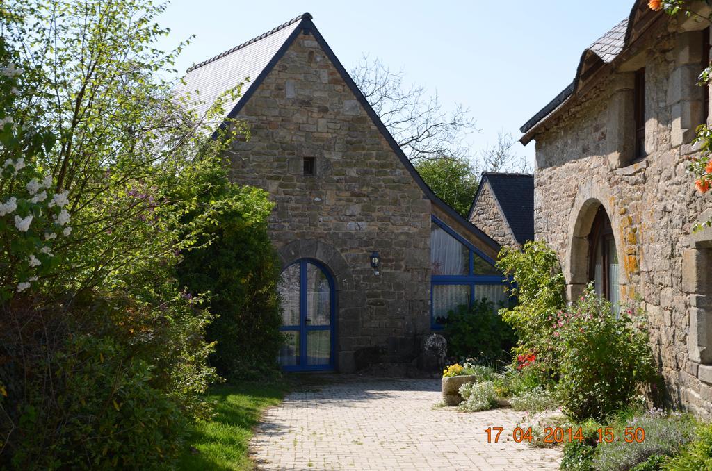 A La Ferme De Kervihern Bed & Breakfast Locoal-Mendon Exterior photo